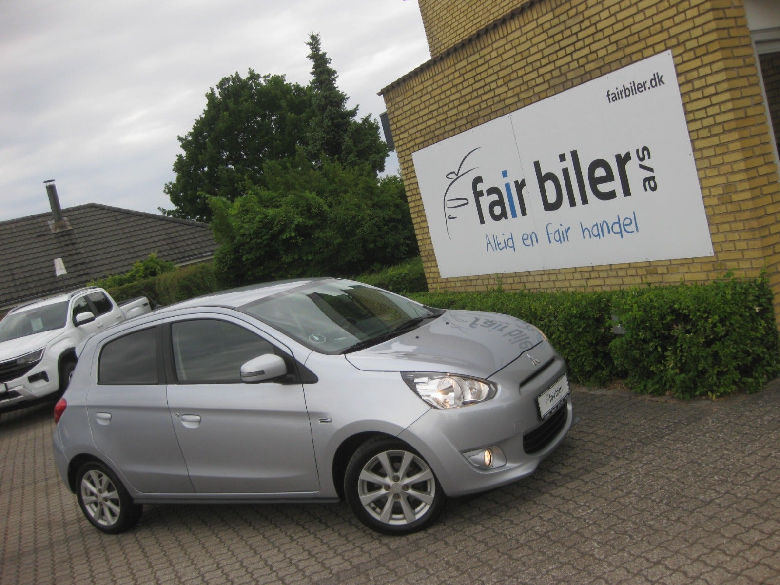 Sølv Mitsubishi Space Star fra 2015