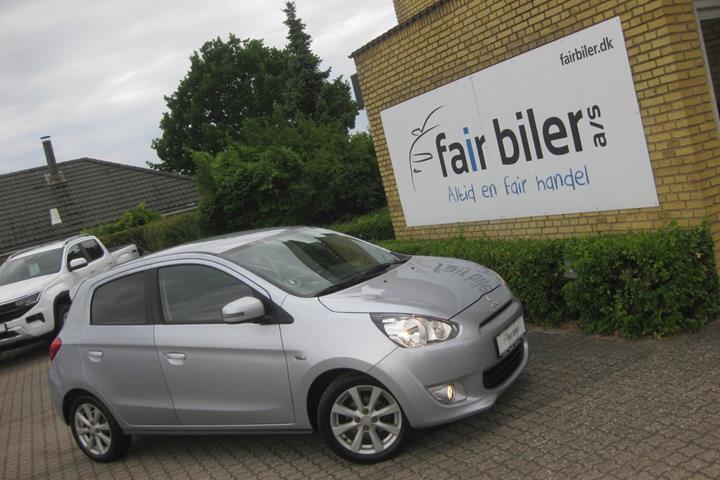 Sølv Mitsubishi Space Star fra 2015