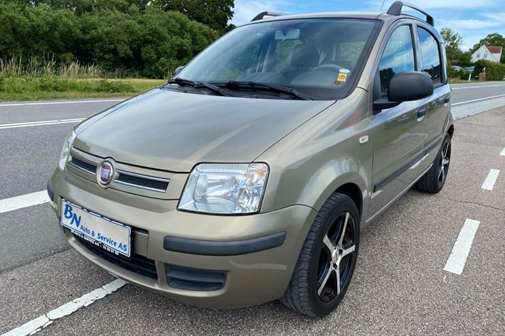 Orange Fiat Panda fra 2011