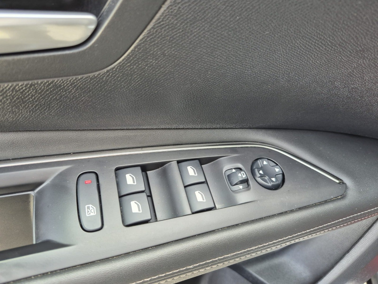 Sort Peugeot 3008 fra 2020