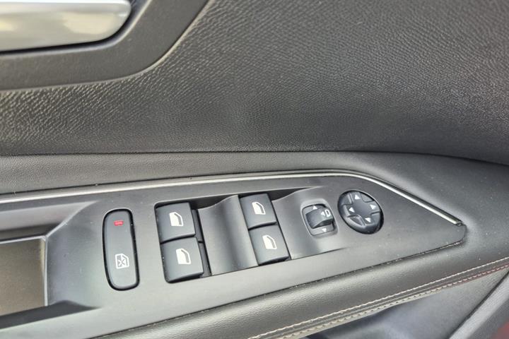 Sort Peugeot 3008 fra 2020