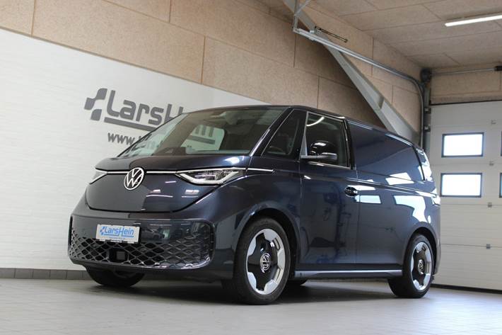 Blå VW ID.Buzz fra 2024 set udefra