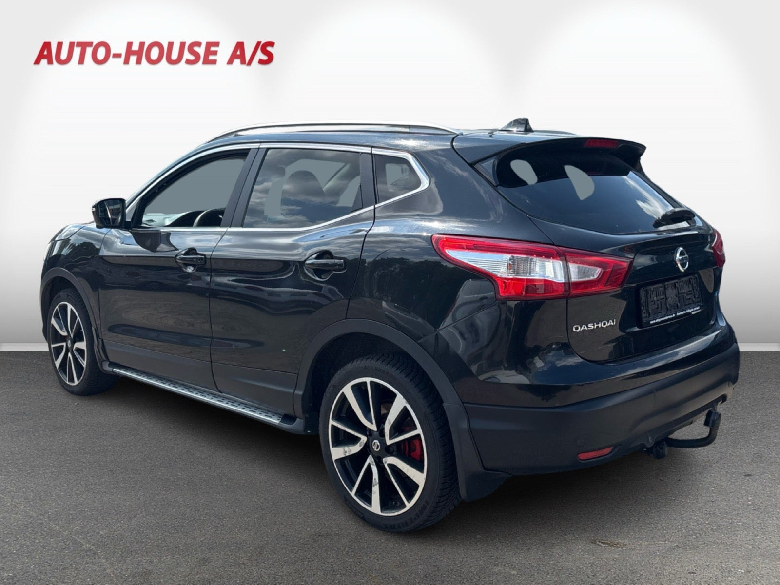 Sort Nissan Qashqai fra 2016
