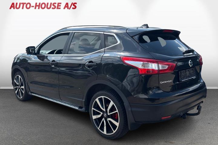 Sort Nissan Qashqai fra 2016