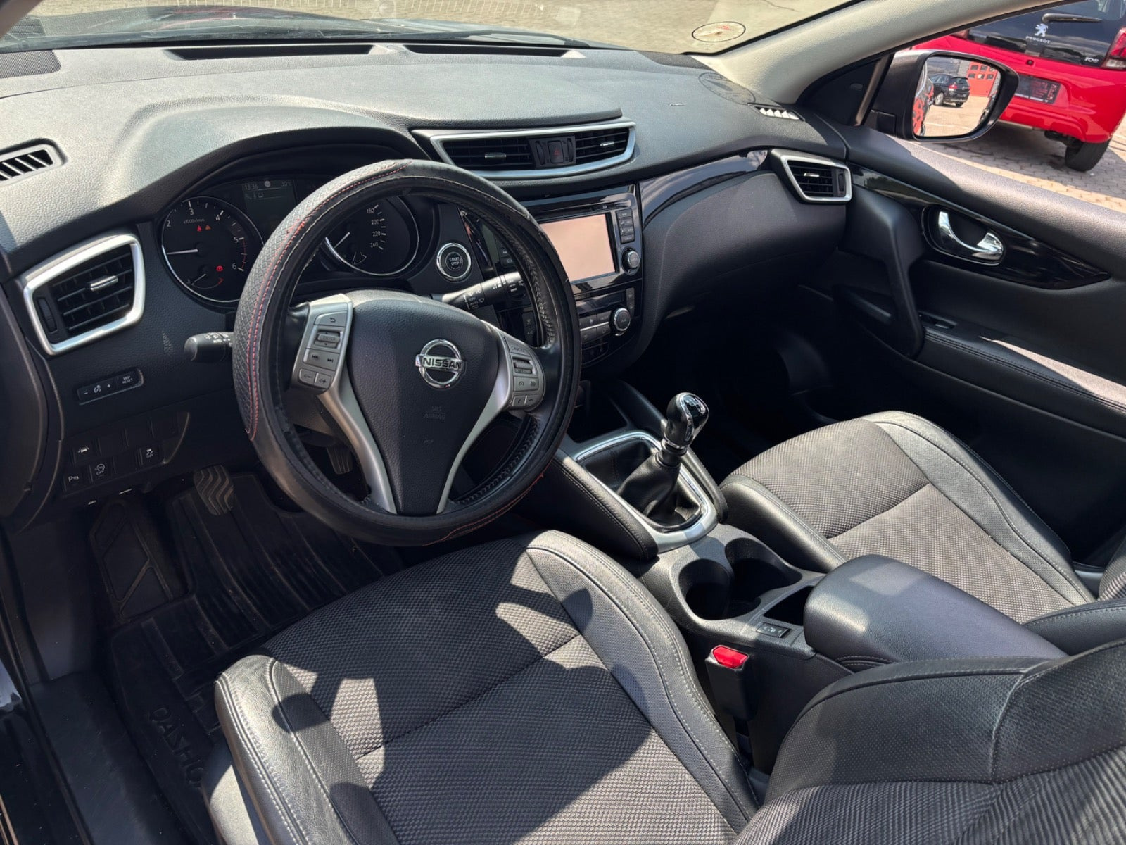 Sort Nissan Qashqai fra 2016