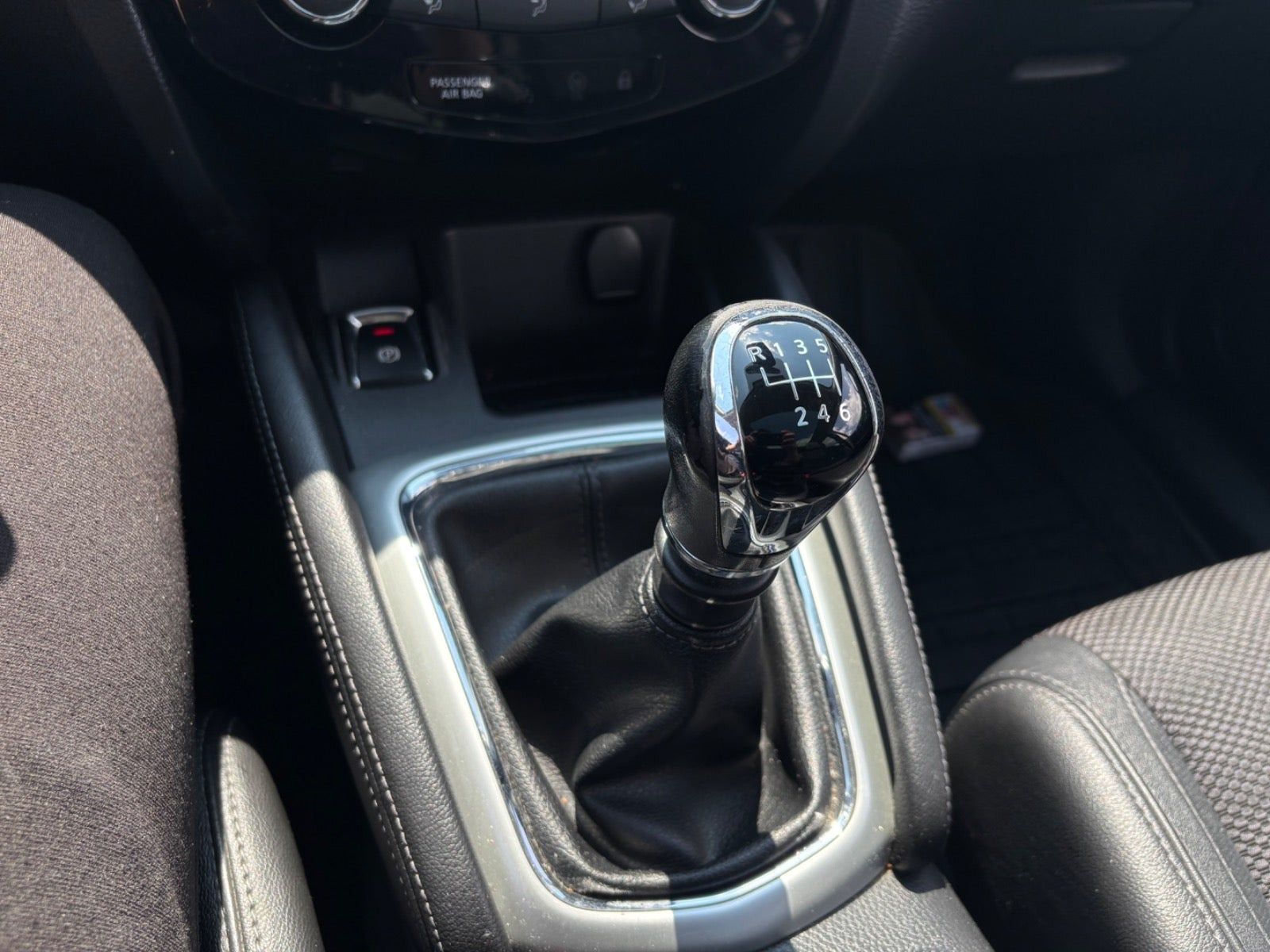 Sort Nissan Qashqai fra 2016
