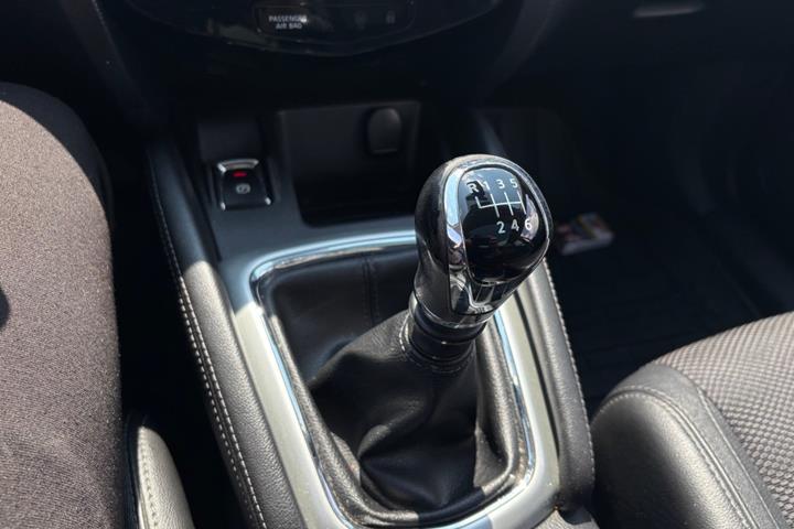 Sort Nissan Qashqai fra 2016