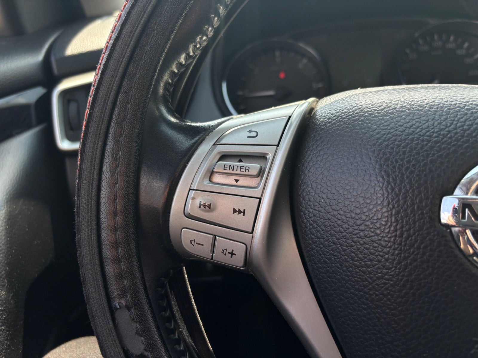 Sort Nissan Qashqai fra 2016