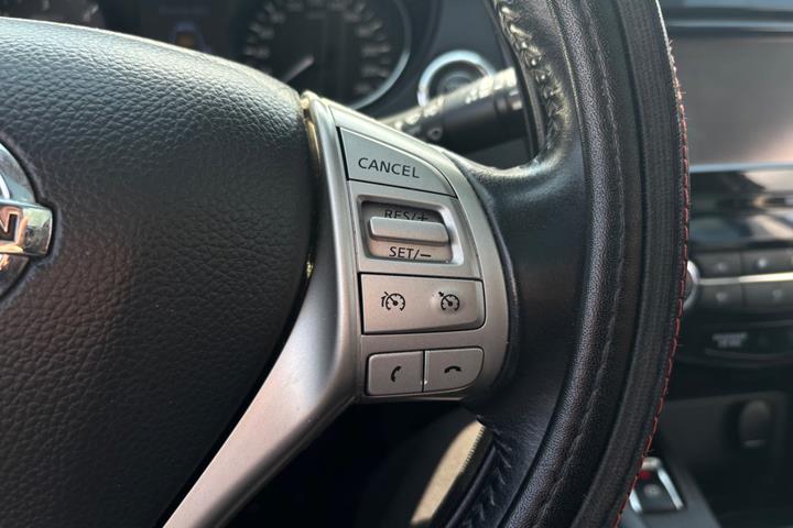 Sort Nissan Qashqai fra 2016