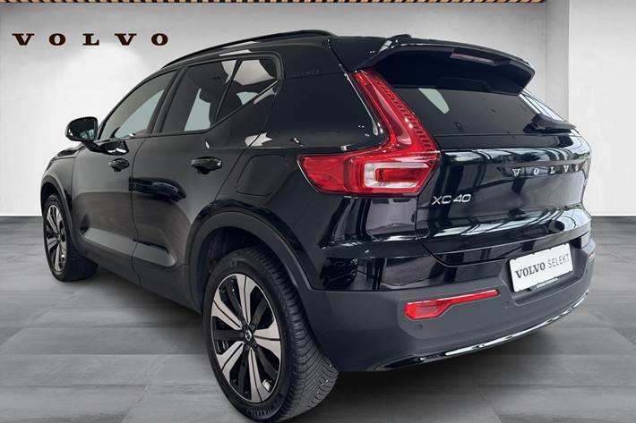 Sort Volvo XC40 fra 2022