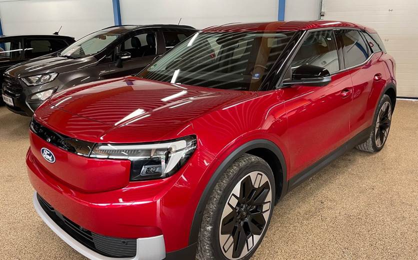 Ford Explorer 77 Premium Extended Range
