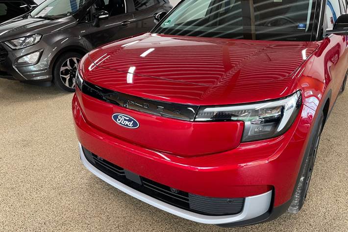 Rød Ford Explorer fra 2025