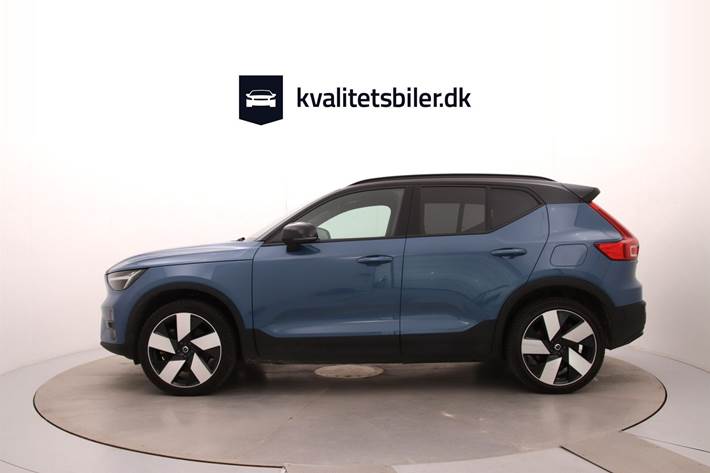 Blå Volvo XC40 fra 2023