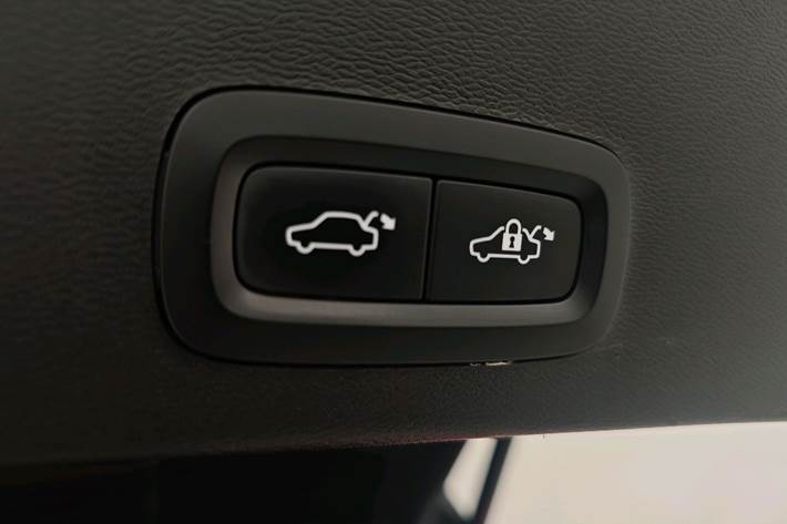Blå Volvo XC40 fra 2023