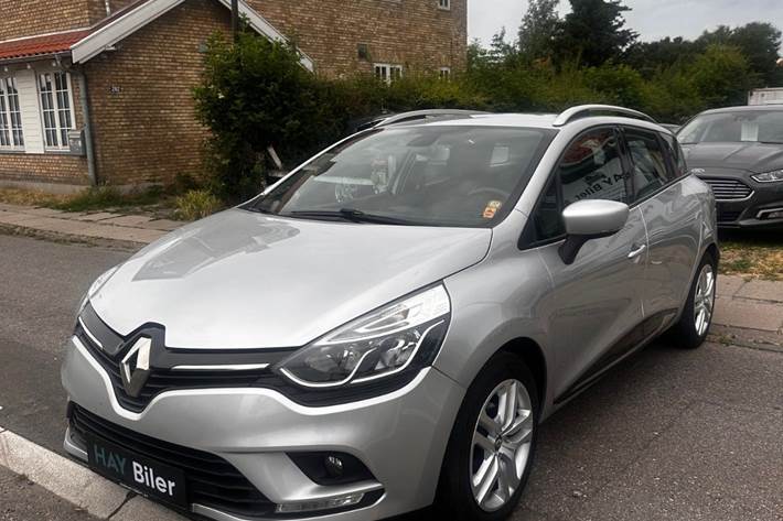 Sølv Renault Clio IV fra 2017