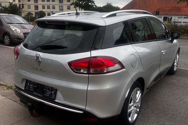 Sølv Renault Clio IV fra 2017