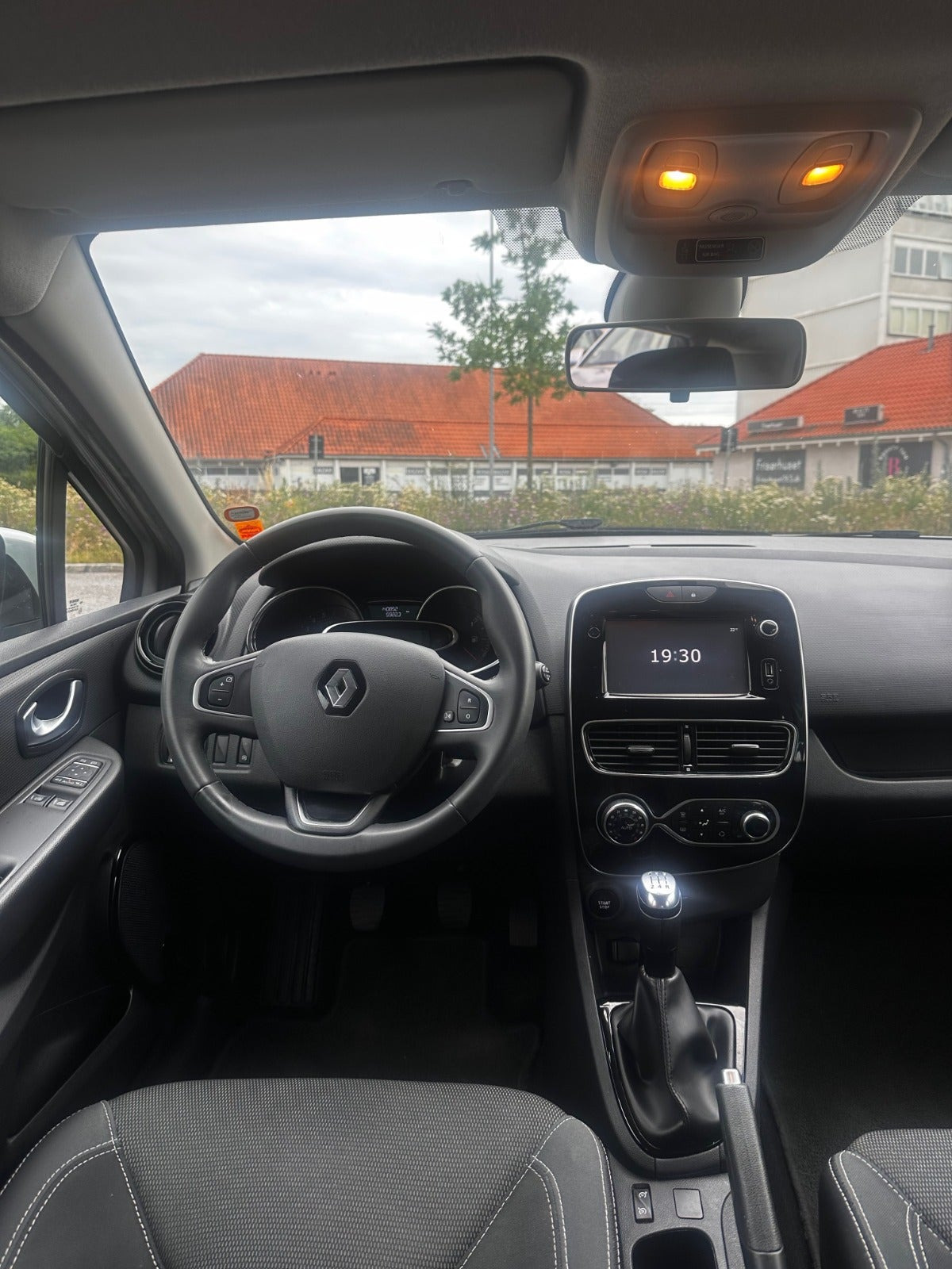 Sølv Renault Clio IV fra 2017