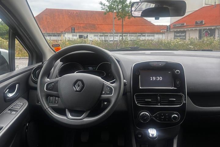 Sølv Renault Clio IV fra 2017