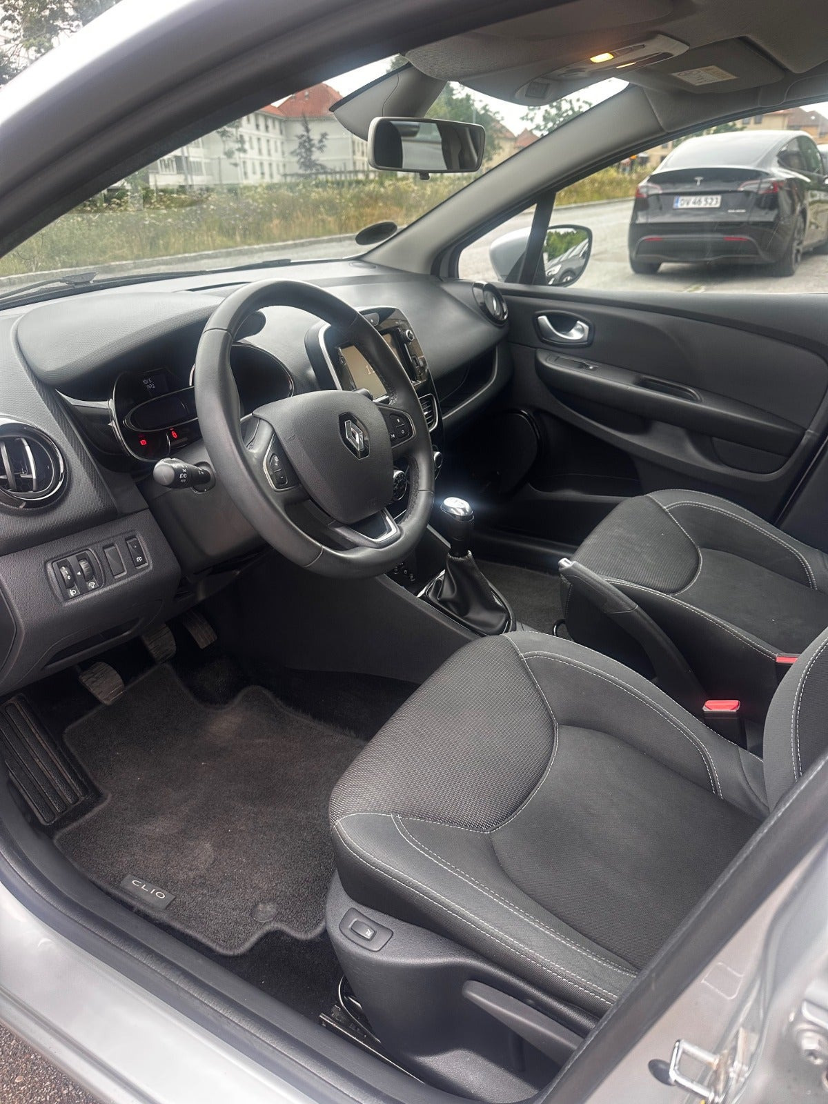 Sølv Renault Clio IV fra 2017