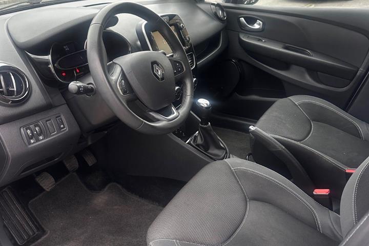 Sølv Renault Clio IV fra 2017