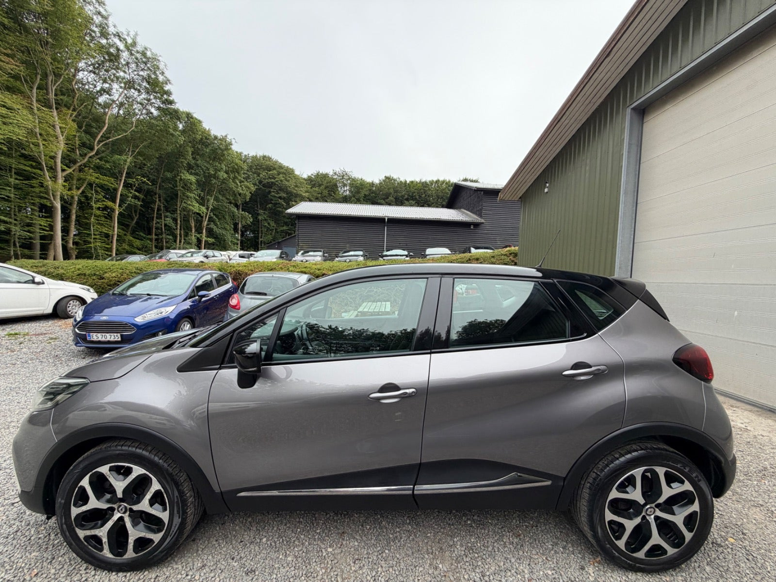 Grå Renault Captur fra 2018