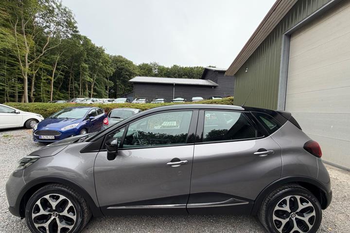 Grå Renault Captur fra 2018