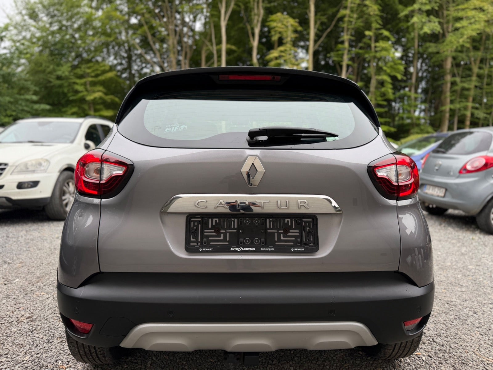 Grå Renault Captur fra 2018