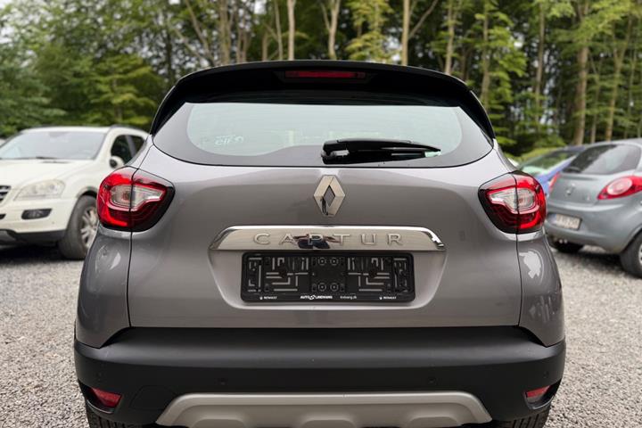 Grå Renault Captur fra 2018