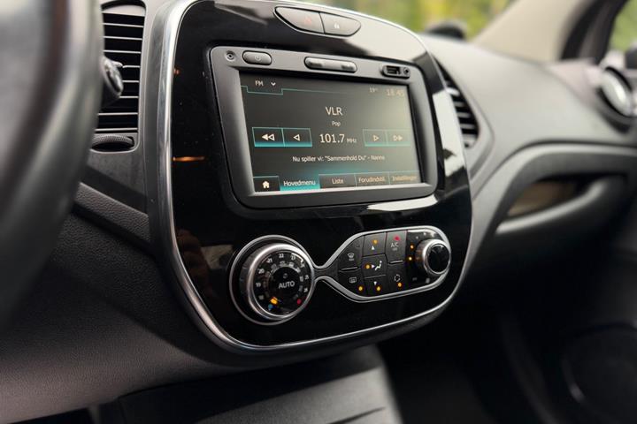 Grå Renault Captur fra 2018