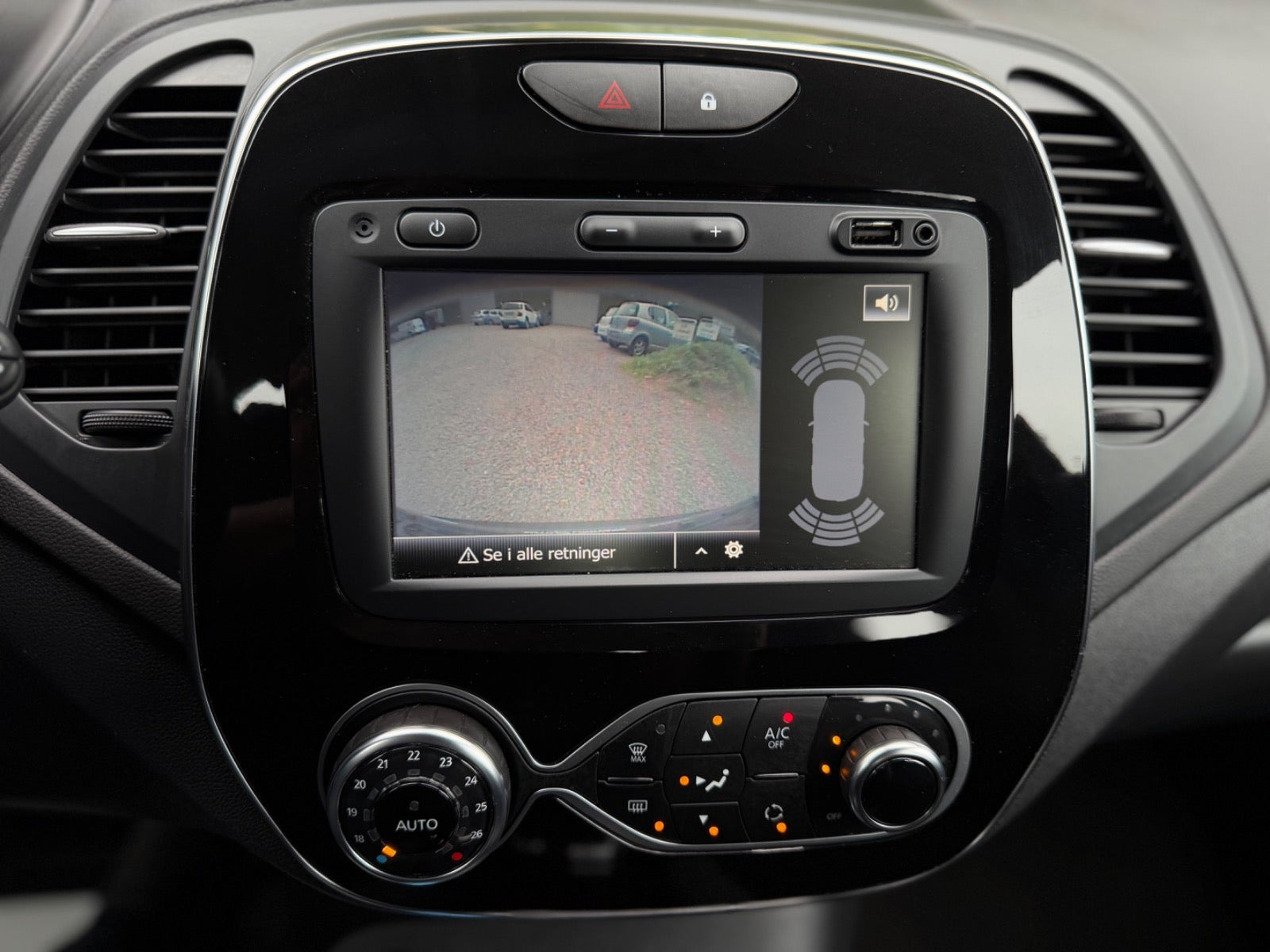 Grå Renault Captur fra 2018
