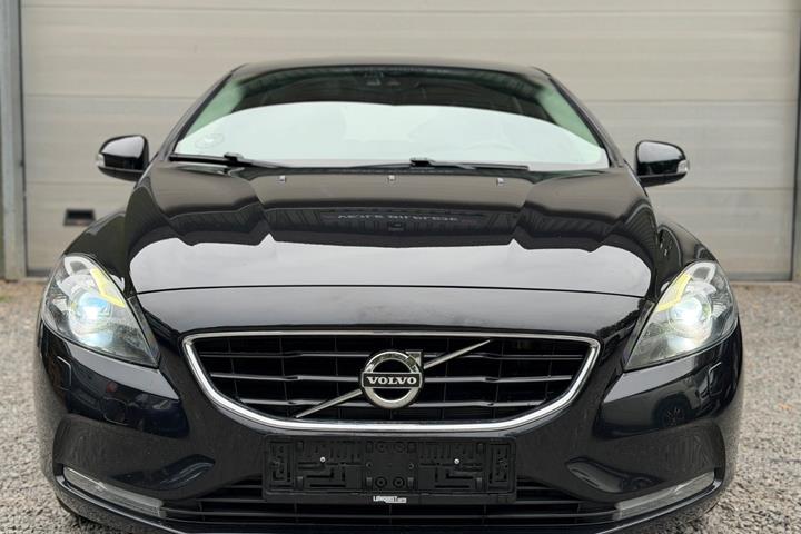 Sort Volvo V40 fra 2013