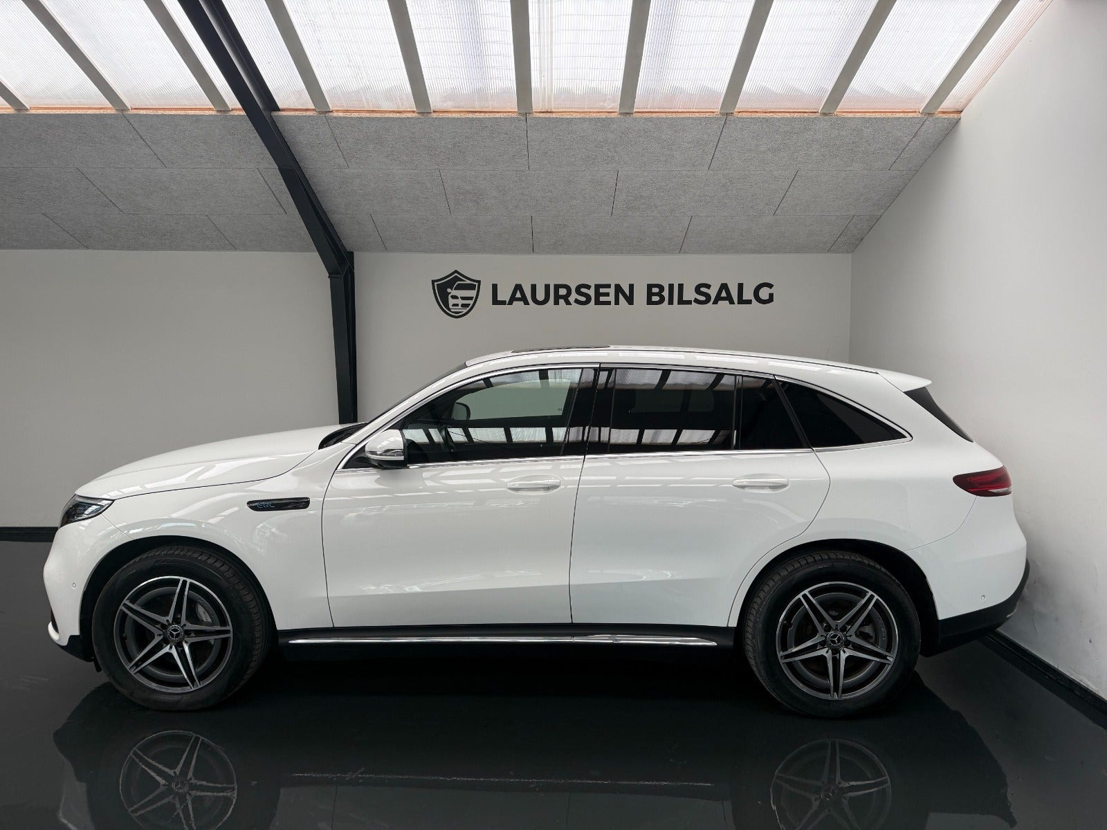 Hvid Mercedes EQC400 fra 2020
