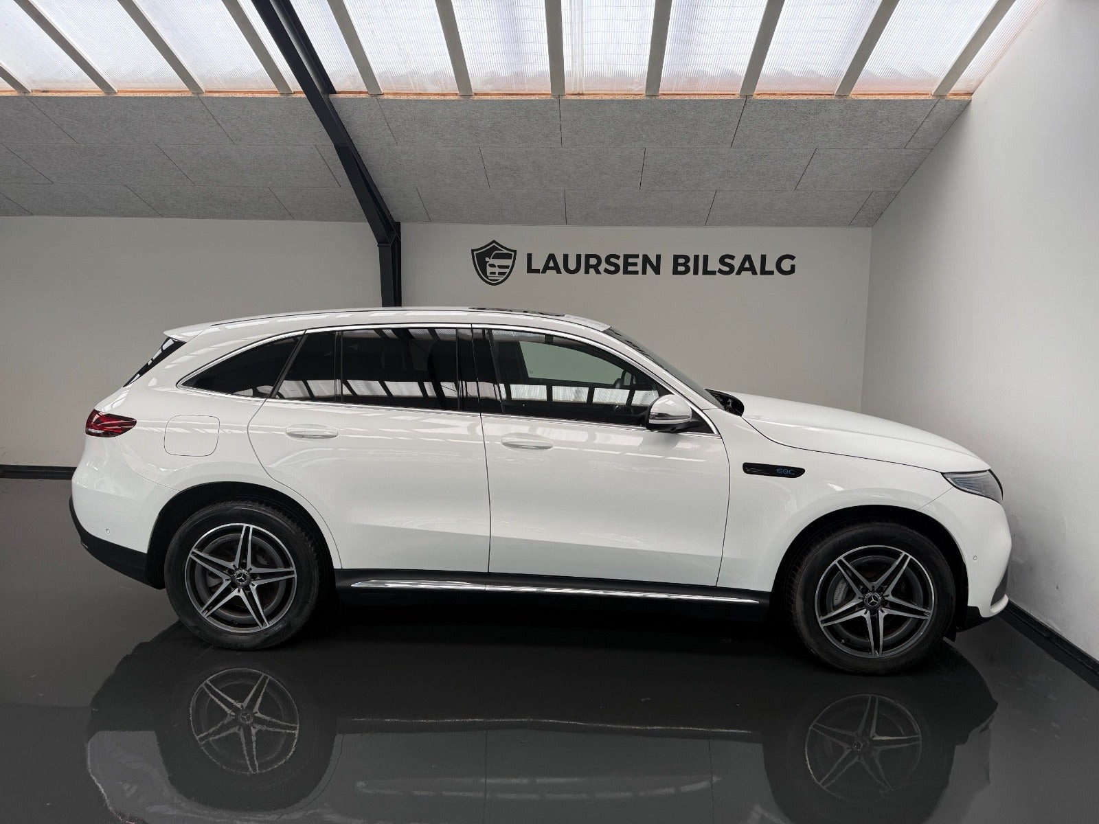 Hvid Mercedes EQC400 fra 2020