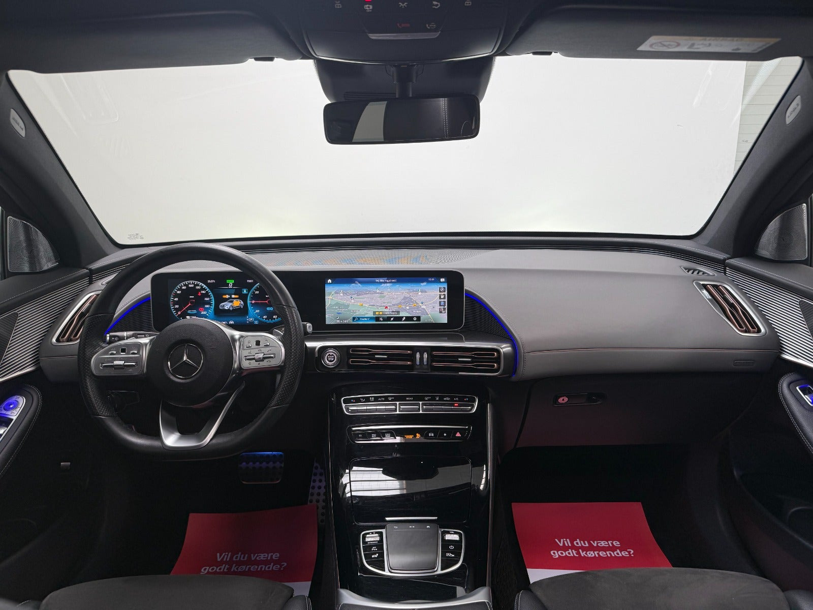 Hvid Mercedes EQC400 fra 2020