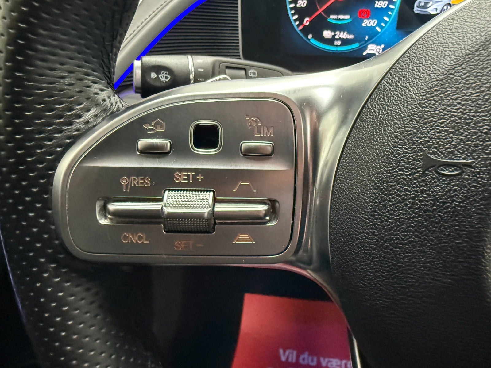 Hvid Mercedes EQC400 fra 2020