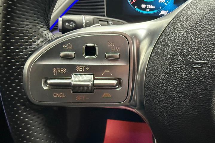 Hvid Mercedes EQC400 fra 2020