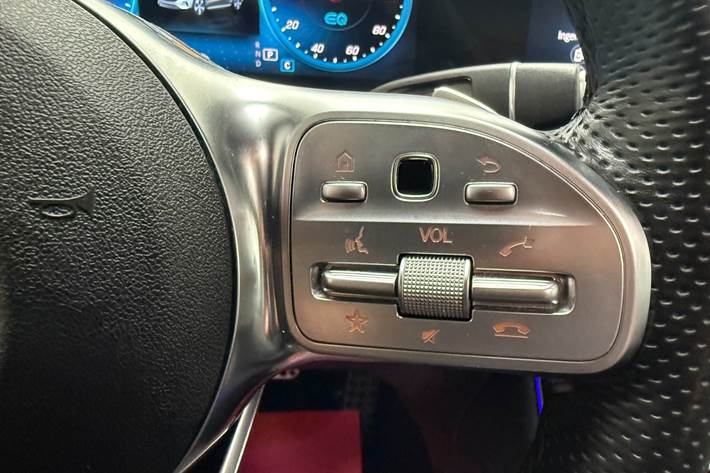 Hvid Mercedes EQC400 fra 2020