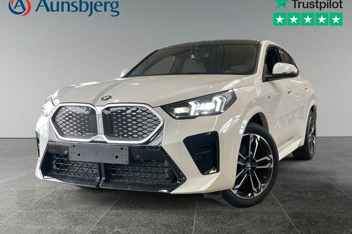 Hvid BMW iX2 fra 2025