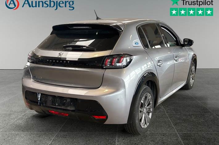 Sølv Peugeot e-208 fra 2023
