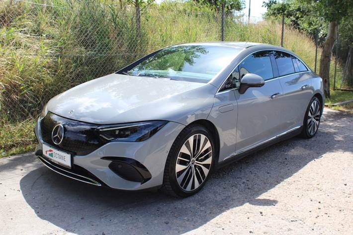 Grå Mercedes EQE350 fra 2024