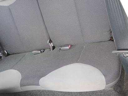 Rød Peugeot 107 fra 2006