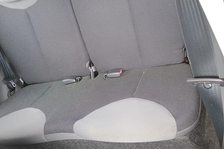 Rød Peugeot 107 fra 2006