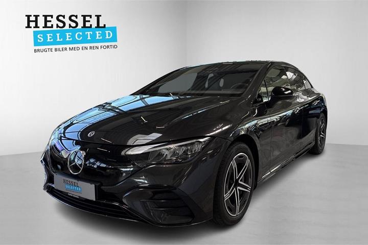 Grå Mercedes EQE350+ fra 2023 set udefra