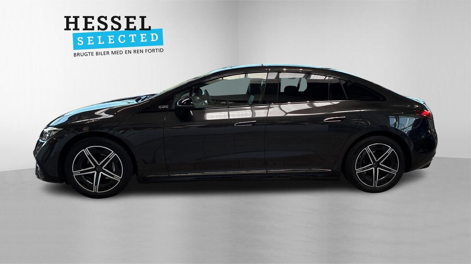 Grå Mercedes EQE350+ fra 2023