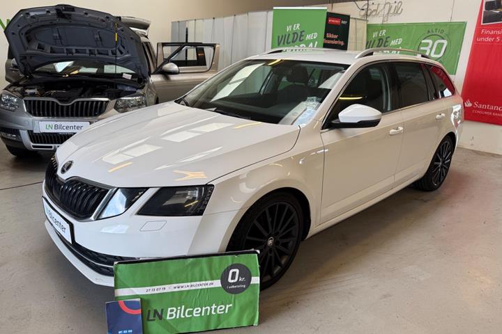 Hvid Skoda Octavia fra 2018 set udefra