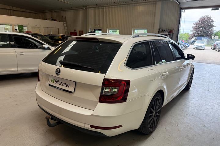 Hvid Skoda Octavia fra 2018