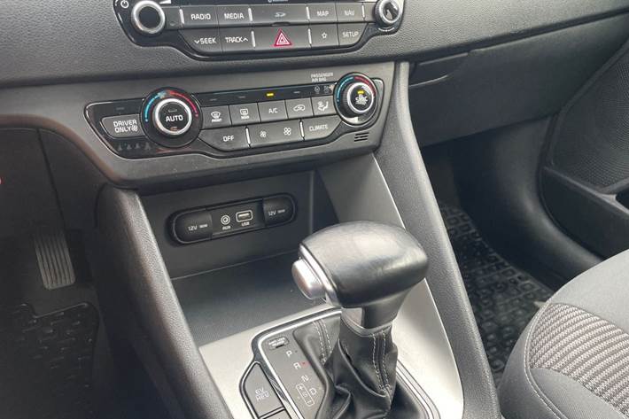 Blå Kia Niro fra 2018