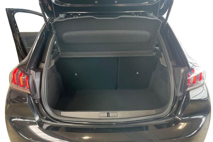 Sort Peugeot e-208 fra 2023