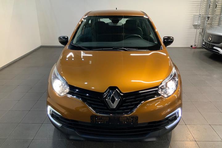 Orange Renault Captur fra 2018