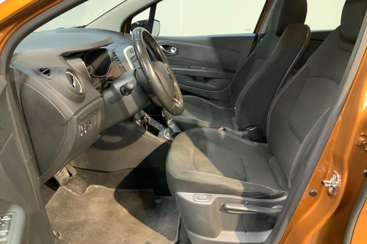 Orange Renault Captur fra 2018